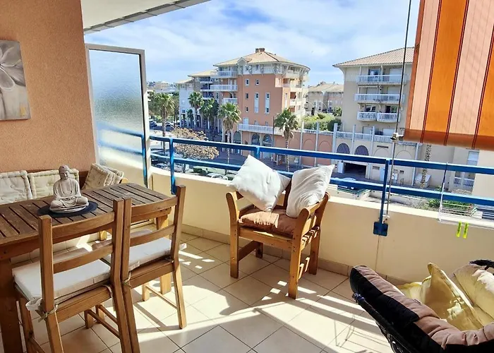 Apartment Bright Duplex Port